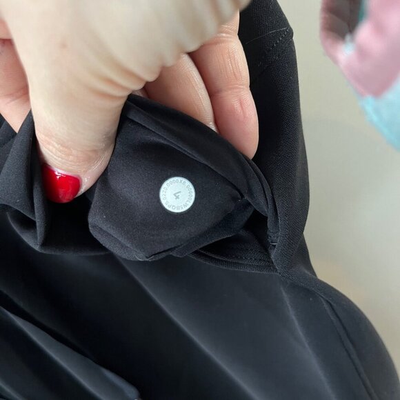 Lululemon On the‎ Fly Wide-Leg 7/8 Pant *Woven - Sz. 4 - Picture 2 of 4